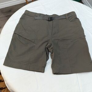 The North Face. Men's Olive Green Shorts. Size XL. Built In Belt. READ.